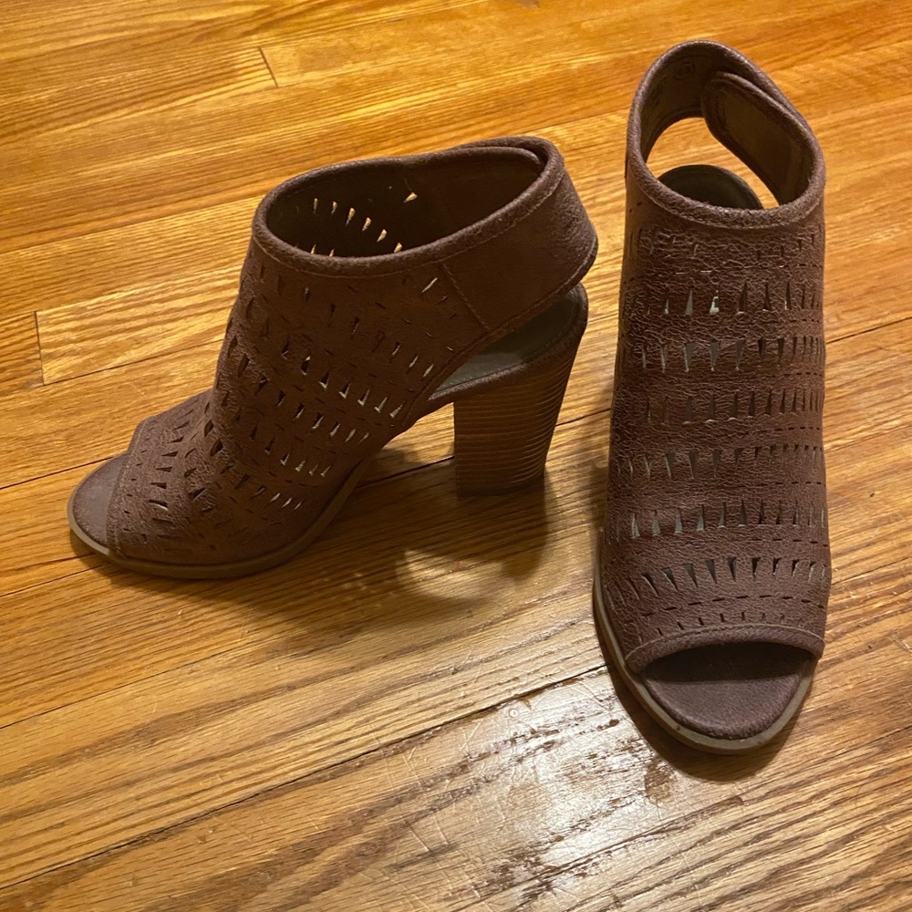 Like new - Not Rated booties